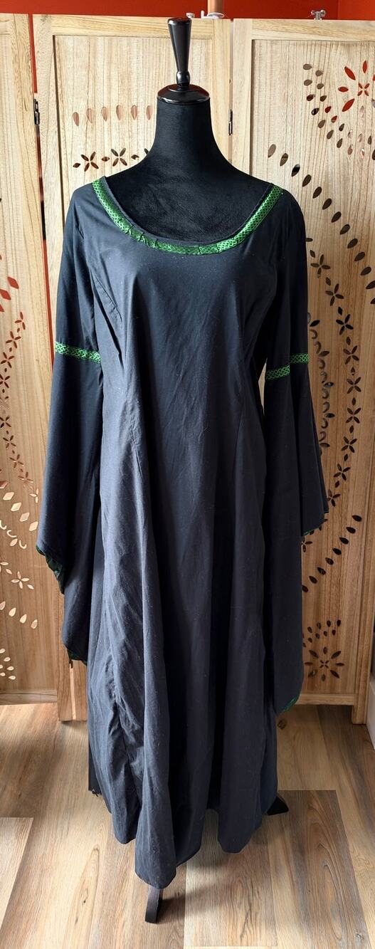 Renaissance Ren-Faire Trumpet Sleeve Full Length Gown in Black and Green